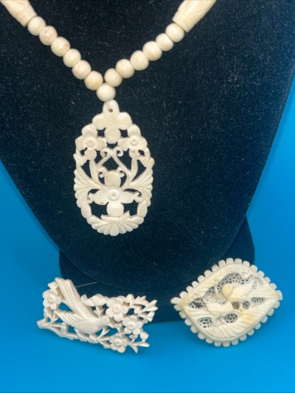 4 Piece Bovine Jewelry Lot Pendant Necklace 2 Brooches Vintage Estate HandCarved